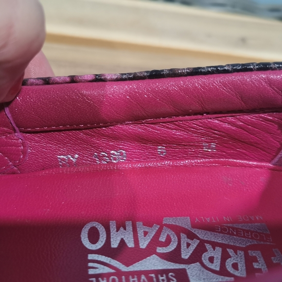 💯% Authentic Ferragamo Shoes in Pink fuchsia - Picture 12 of 16